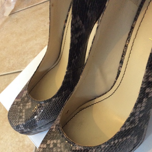 Nine West Black/Grey Hope Floats Faux Snakeskin Platform Heels Size 9M, Used - Picture 5 of 13